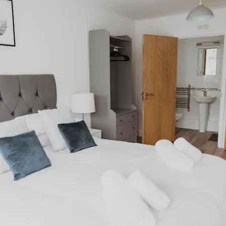 Ocean 1, Fistral Newquay * New Quay