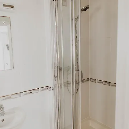 Ocean 1- Sea View Apartment, Fistral Newquay *
